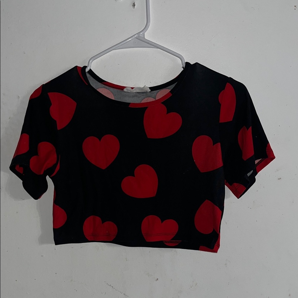 Chic Heart Patterned Black and Red Crop Top